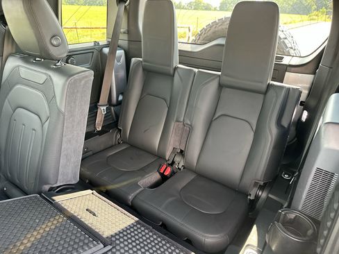 Used 2021 Land Rover Defender 110 X-Dynamic HSE image 23