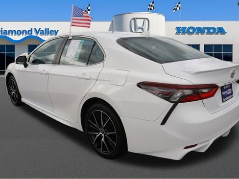 Used 2023 Toyota Camry SE image 4