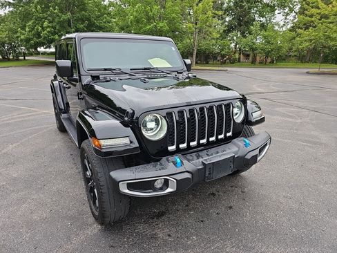 Used 2023 Jeep Wrangler Unlimited Sahara w/ Cold Weather Group AWD/4WD image 8