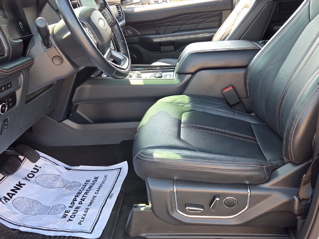 Used 2024 Ford Expedition Platinum AWD/4WD image 5