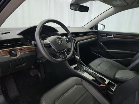 Used 2022 Volkswagen Passat 2.0T FWD image 9