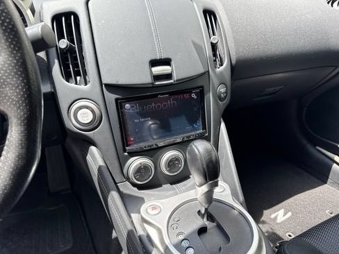 Used 2016 Nissan 370Z Coupe RWD image 11