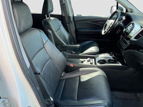 Used 2018 Honda Pilot Touring image 32