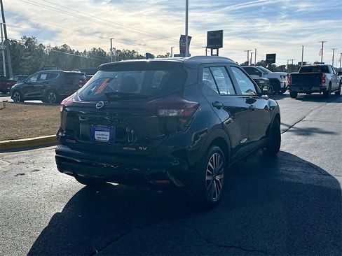 Used 2021 Nissan Kicks SV image 7
