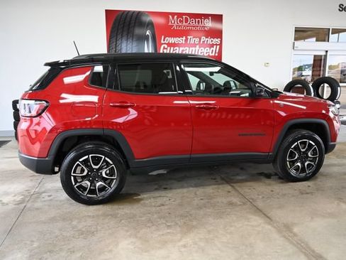 Used 2025 Jeep Compass Trailhawk AWD/4WD image 5