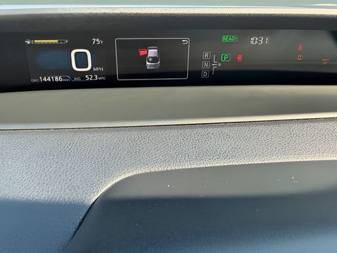 Used 2016 Toyota Prius Four FWD image 16