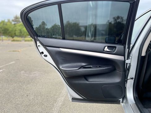 Used 2015 INFINITI Q40 w/ Navigation Package RWD image 11