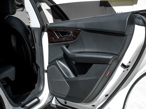 Used 2022 Audi Q8 Premium image 49