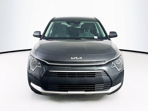 Used 2023 Kia Niro LX image 2