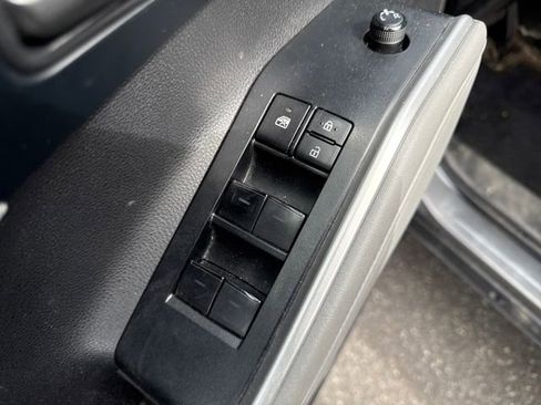 Used 2022 Toyota Highlander LE AWD/4WD image 24