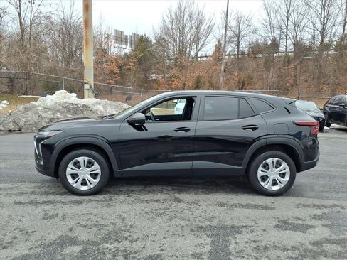 Used 2024 Chevrolet Trax LS image 6