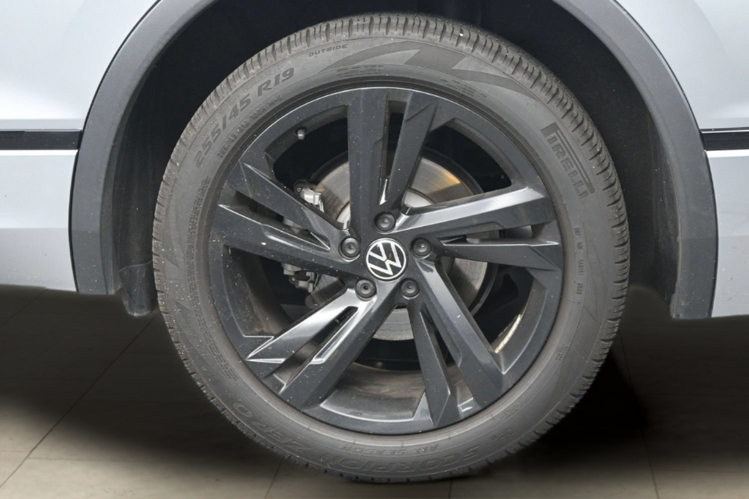 Used 2024 Volkswagen Tiguan SE R-Line FWD image 22