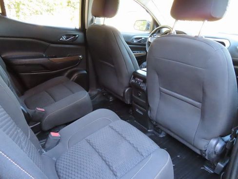 Used 2017 GMC Acadia SLE image 39