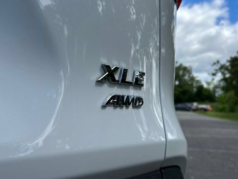 Used 2019 Toyota RAV4 XLE w/ Convenience Package AWD/4WD image 12