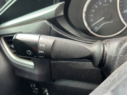 Used 2016 Toyota Corolla LE FWD image 18