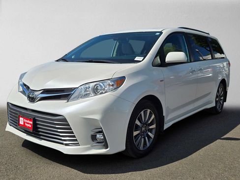 Used 2020 Toyota Sienna XLE w/ XLE Navigation Package AWD/4WD image 9