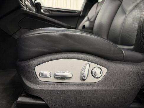 Certified 2024 Porsche Macan image 32