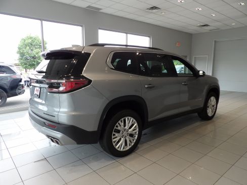 Used 2024 GMC Acadia Elevation AWD/4WD image 4