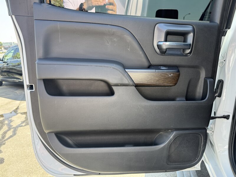 Used 2019 GMC Sierra 2500 Denali w/ Duramax Plus Package AWD/4WD image 32