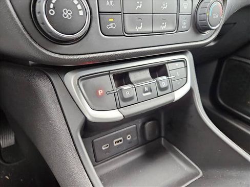 Used 2024 GMC Terrain SLE AWD/4WD image 12