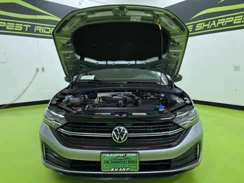 Used 2022 Volkswagen Jetta Sport image 4