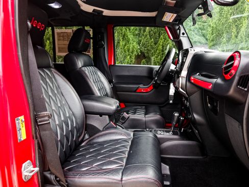 Used 2012 Jeep Wrangler Unlimited Sport AWD/4WD image 32