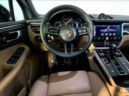 Certified 2023 Porsche Macan AWD/4WD image 13