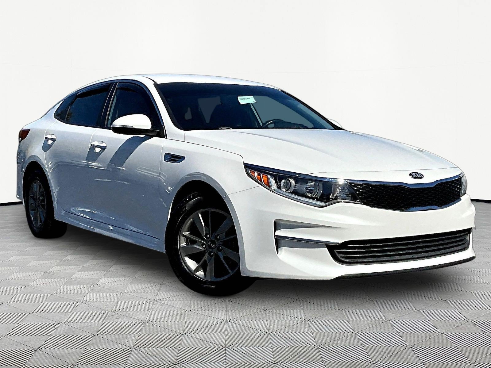 Used 2016 Kia Optima LX FWD image 3