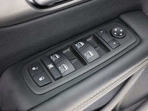 Used 2025 Chrysler Pacifica Select FWD image 21