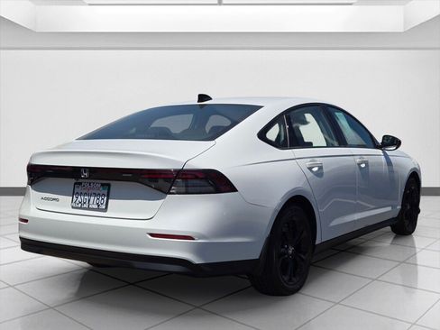 Certified 2025 Honda Accord SE image 5