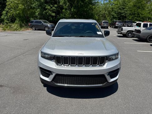 Used 2025 Jeep Grand Cherokee Laredo X RWD image 2