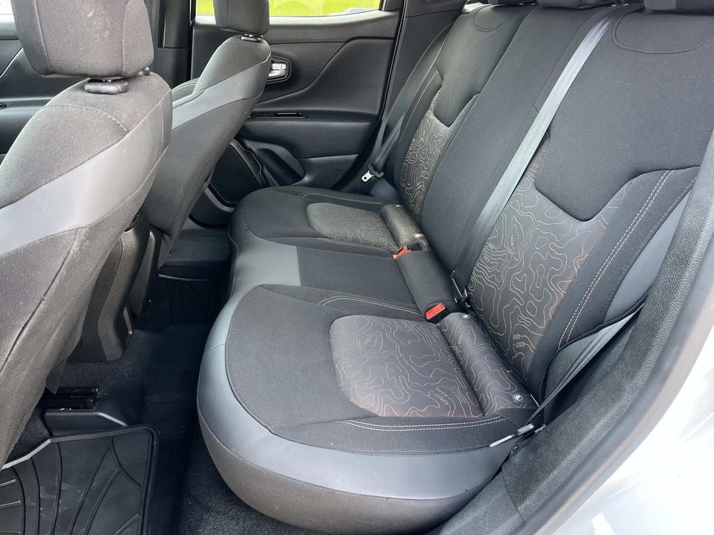 Used 2023 Jeep Renegade Latitude AWD/4WD image 21