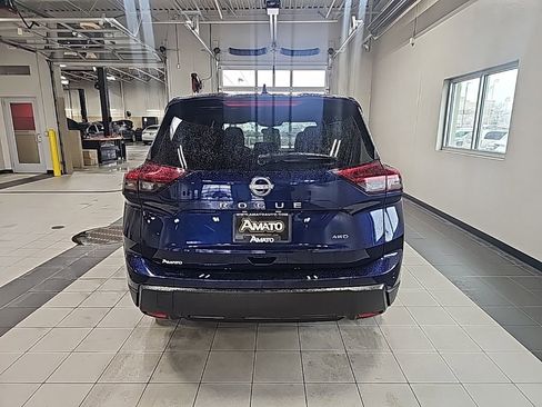 Used 2025 Nissan Rogue SV image 4