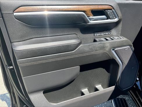 Used 2022 Chevrolet Silverado 1500 High Country w/ Technology Package image 9