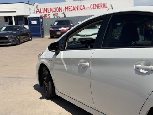 Used 2014 Toyota Prius Four w/ Solar Roof Package FWD image 5