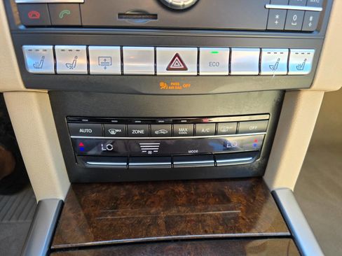 Used 2016 Mercedes-Benz E 250 4MATIC Sedan image 18