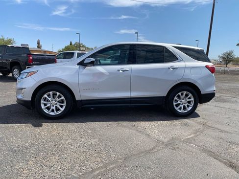 Used 2020 Chevrolet Equinox LT w/ Driver Convenience Package FWD image 3