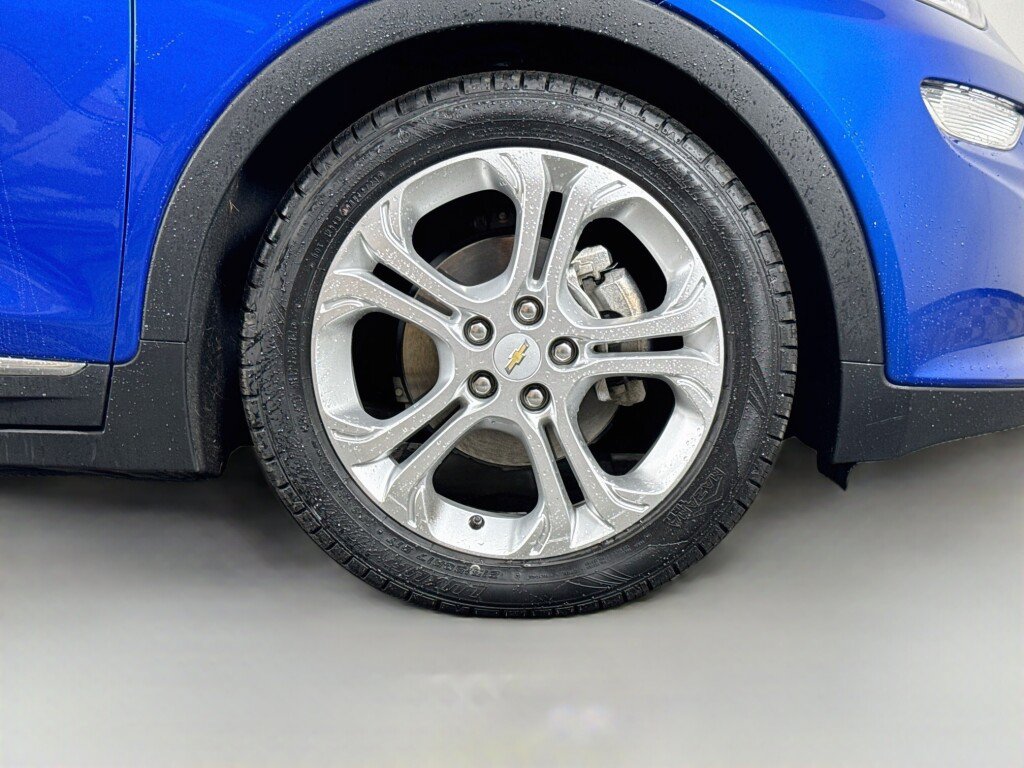 Used 2018 Chevrolet Bolt LT FWD image 39