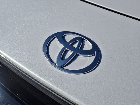 Used 2023 Toyota Crown XLE image 28