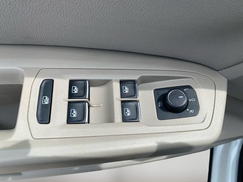 Used 2019 Volkswagen Atlas SEL FWD image 19