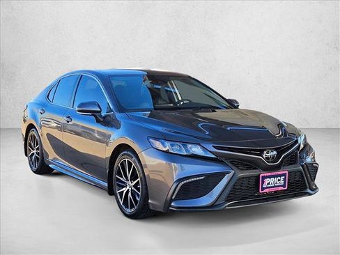 Used 2023 Toyota Camry SE image 3