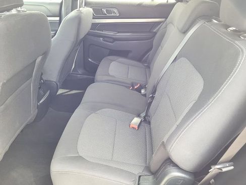 Used 2019 Ford Explorer XLT image 12