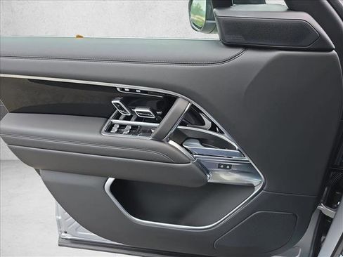New 2025 Land Rover Range Rover SE image 26