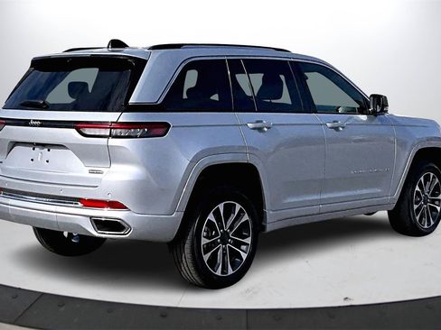 Used 2022 Jeep Grand Cherokee Overland w/ Advanced Protech Group III image 8