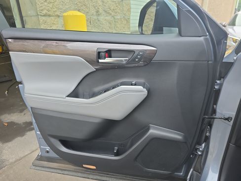Used 2020 Toyota Highlander Platinum AWD/4WD image 26