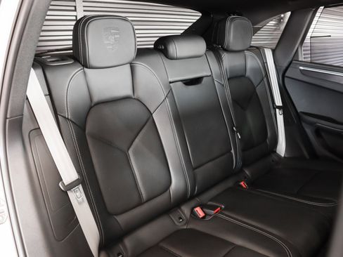 Used 2025 Porsche Macan GTS image 6