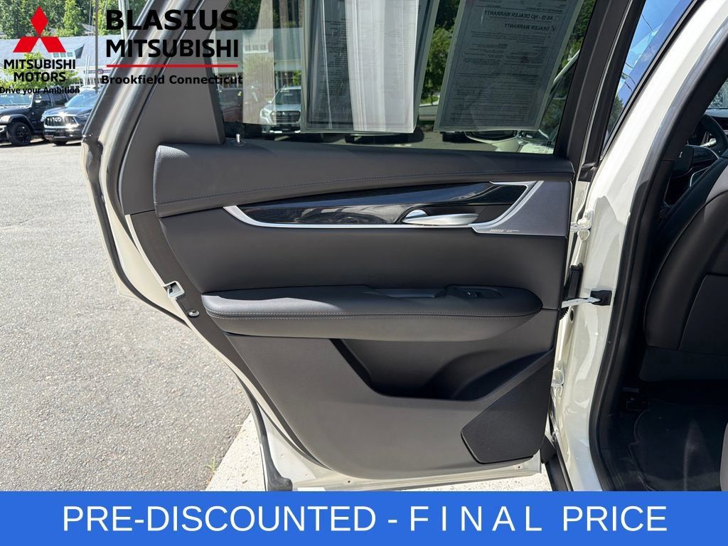 Used 2025 Cadillac XT5 Premium Luxury AWD/4WD image 39