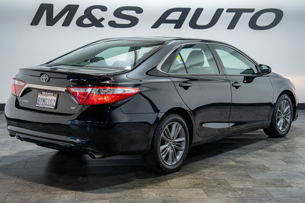 Used 2017 Toyota Camry SE FWD image 2