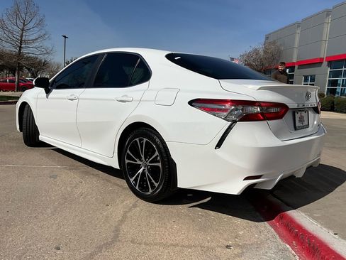 Used 2018 Toyota Camry SE image 7