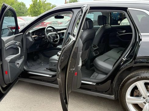 Used 2019 Audi e-tron Premium Plus image 34
